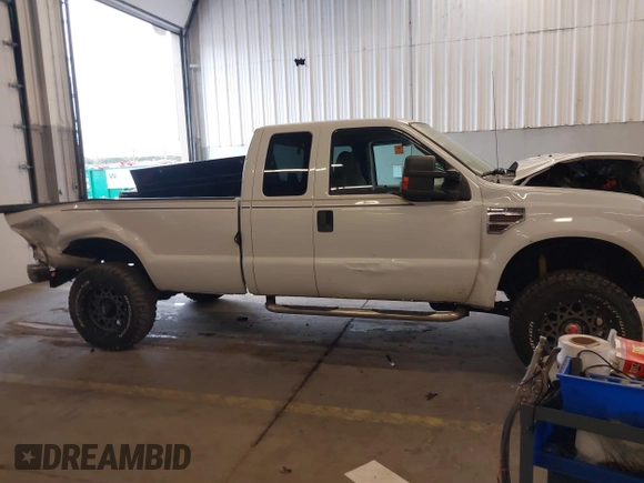 2010 Ford F-250 XL z VIN 1FTSX2BR4AEA28576, wystawiony jako IAAI lot #41615867 z przebiegiem Nie podano mil oraz . Historia ofert i sprzedaży dostępna na DreamBid. Obrazek 13.