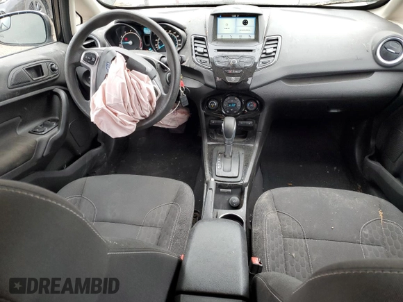 2019 Ford Fiesta SE z VIN 3FADP4EJ8KM124903, wystawiony jako Copart lot #54560125 z przebiegiem 86 616 mil mil oraz Szkoda całkowita • Salvage title. Historia ofert i sprzedaży dostępna na DreamBid. Obrazek 8.