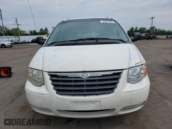2006 Chrysler Town & Country Touring z VIN 2A4GP54L56R631489, wystawiony jako Copart lot #58981685 z przebiegiem 242 106 mil mil oraz Szkoda całkowita • Salvage title. Historia ofert i sprzedaży dostępna na DreamBid. Obrazek 5.