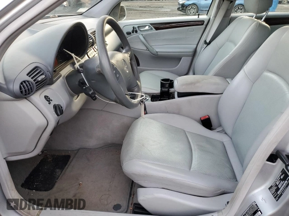 2003 Mercedes-Benz C 240 с VIN WDBRF81J63F401323, выставлен на аукционе Copart как лот 82829204 с пробегом 69 979 миль миль и Списание • Salvage title. История ставок и продаж доступна на DreamBid. Изображение 7.