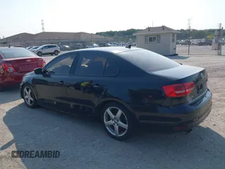 2015 Volkswagen Jetta SE with VIN 3VWD07AJ9FM411420, listed as a IAAI auction lot 40246311 with 141,456 mi miles and . Bid and sale history available at DreamBid. Image 3.