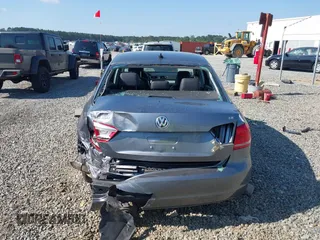 2013 Volkswagen Passat SE z VIN 1VWBH7A39DC048956, wystawiony jako IAAI lot #42039394 z przebiegiem 111 331 mil mil oraz . Historia ofert i sprzedaży dostępna na DreamBid. Obrazek 6.