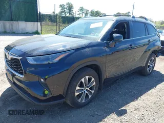 2023 Toyota Highlander L z VIN 5TDKDRBH2PS018091, wystawiony jako IAAI lot #42060302 z przebiegiem 26 267 mil mil oraz . Historia ofert i sprzedaży dostępna na DreamBid. Obrazek 18.