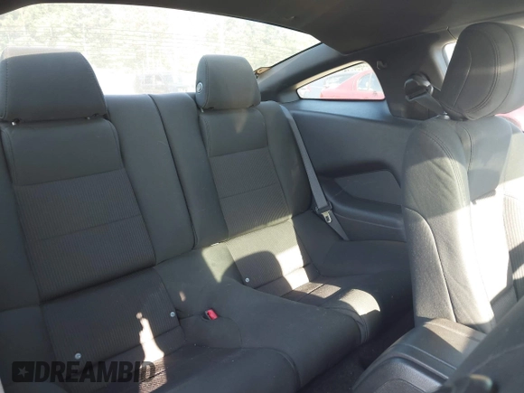 2013 Ford Mustang V6 z VIN 1ZVBP8AM6D5275978, wystawiony jako IAAI lot #42624967 z przebiegiem 134 589 mil mil oraz . Historia ofert i sprzedaży dostępna na DreamBid. Obrazek 8.