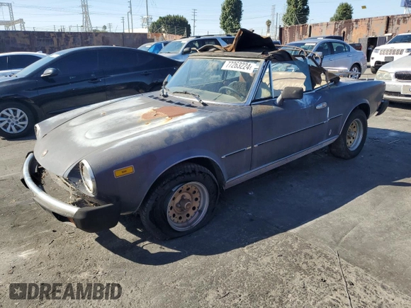 1979 FIAT 124 Spider z VIN 124C520160260, wystawiony jako Copart lot #77263224 z przebiegiem 68 917 mil mil oraz Czysty tytuł • Clean title. Historia ofert i sprzedaży dostępna na DreamBid. Obrazek 1.