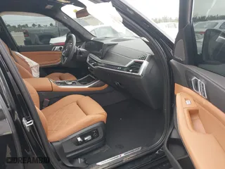 2024 BMW X7 xDrive40i with VIN 5UX23EM01R9V59412, listed as a IAAI auction lot 41890300 with 11,867 mi miles. Bid and sale history available at carsss.com. Image 5.