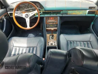 1985 Mercedes-Benz 380 z VIN WDBCA32C1FA105232, wystawiony jako Copart lot #55124875 z przebiegiem 150 676 mil mil oraz Czysty tytuł • Clean title. Historia ofert i sprzedaży dostępna na DreamBid. Obrazek 8.