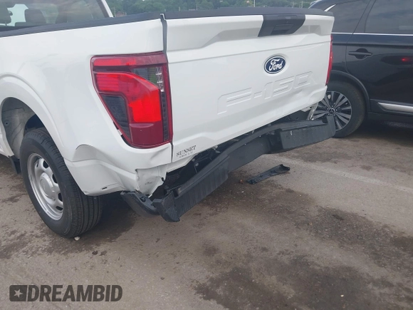 2024 Ford F-150 XL z VIN 1FTMF1KP3RKF57535, wystawiony jako IAAI lot #42477026 z przebiegiem 1 781 mil mil oraz . Historia ofert i sprzedaży dostępna na DreamBid. Obrazek 6.
