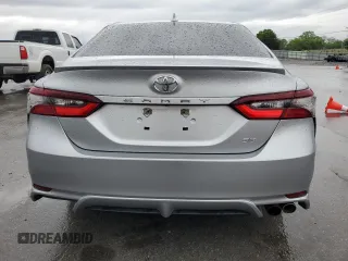 2022 Toyota Camry SE z VIN 4T1G11AK9NU708664, wystawiony jako Copart lot #53104275 z przebiegiem 77 421 mil mil oraz Szkoda całkowita • Salvage title. Historia ofert i sprzedaży dostępna na DreamBid. Obrazek 6.