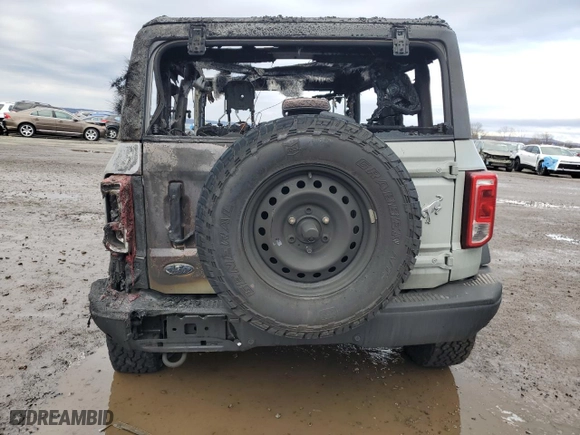 2023 Ford Bronco with VIN 1FMDE5AP2PLC02841, listed as a Copart auction lot 43948305 with 0 mi miles and Salvage Title. Bid and sale history available at carsss.com. Image 6.