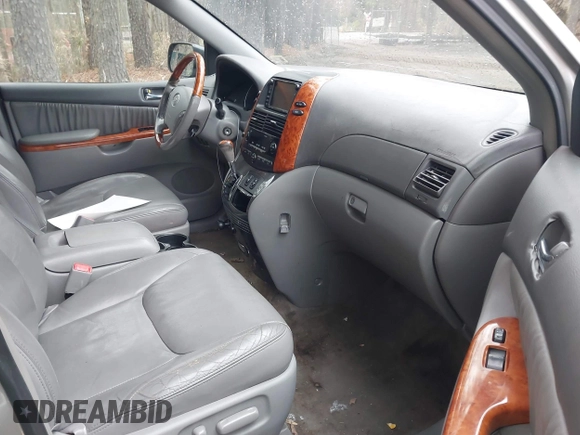 2008 Toyota Sienna XLE with VIN 5TDZK22C28S220219, listed as a IAAI auction lot 41879397 with 210,453 mi miles. Bid and sale history available at carsss.com. Image 5.
