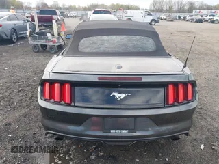 2017 Ford Mustang EcoBoost Premium z VIN 1FATP8UH5H5295852, wystawiony jako IAAI lot #41876517 z przebiegiem 132 910 mil mil oraz . Historia ofert i sprzedaży dostępna na DreamBid. Obrazek 16.
