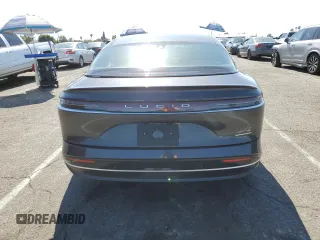 2024 Lucid Air Touring z VIN 50EA1TEA7RA006384, wystawiony jako Copart lot #55177635 z przebiegiem 3770 mil mil oraz Szkody całkowita. Historia ofert i sprzedaży dostępna na DreamBid. Obrazek 6.