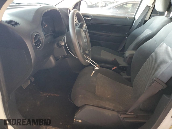 2017 Jeep Compass Sport SE z VIN 1C4NJCBA0HD124333, wystawiony jako Copart lot #61236415 z przebiegiem 151 793 mil mil oraz Czysty tytuł • Clean title. Historia ofert i sprzedaży dostępna na DreamBid. Obrazek 7.