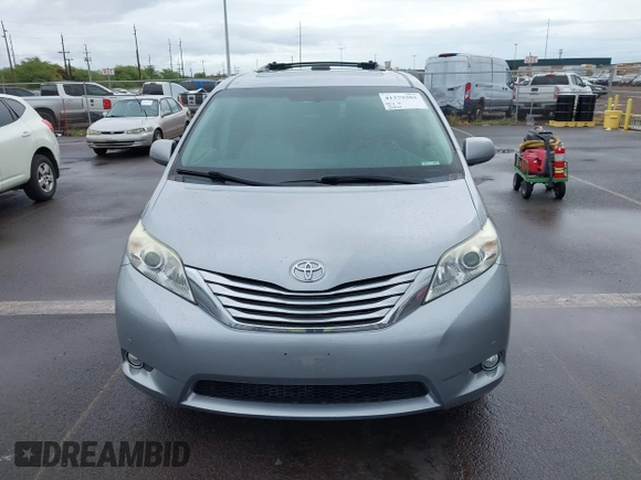 2012 Toyota Sienna XLE AAS z VIN 5TDYK3DC1CS192310, wystawiony jako IAAI lot #41379303 z przebiegiem 119 524 mil mil oraz . Historia ofert i sprzedaży dostępna na DreamBid. Obrazek 12.