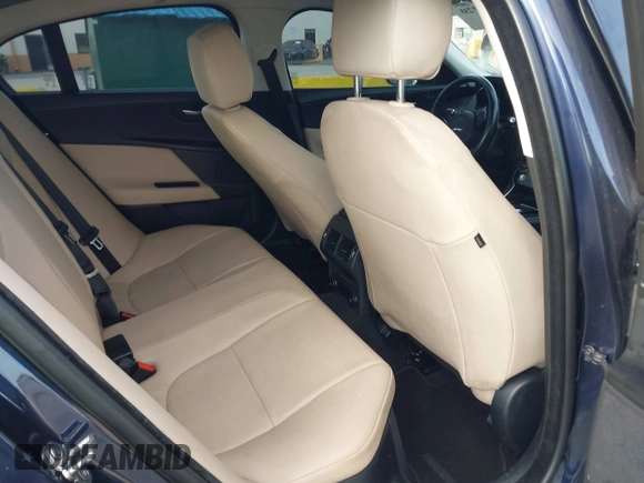 2019 Jaguar XE 25t Premium with VIN SAJAJ4FX9KCP46060, listed as a IAAI auction lot 42028720 with 38,953 mi miles. Bid and sale history available at carsss.com. Image 8.