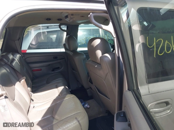 2004 Chevrolet Tahoe LT with VIN 1GNEK13Z44R135183, listed as a IAAI auction lot 42062992 with 248,360 mi miles. Bid and sale history available at carsss.com. Image 8.