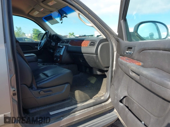 2007 Chevrolet Tahoe LS z VIN 1GNFC13027R231885, wystawiony jako IAAI lot #42750247 z przebiegiem 167 072 mil mil oraz . Historia ofert i sprzedaży dostępna na DreamBid. Obrazek 5.