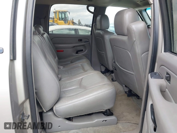 2004 Chevrolet Suburban LS with VIN 3GNEC16Z74G119360, listed as a IAAI auction lot 41837768 with 266,029 mi miles. Bid and sale history available at carsss.com. Image 8.