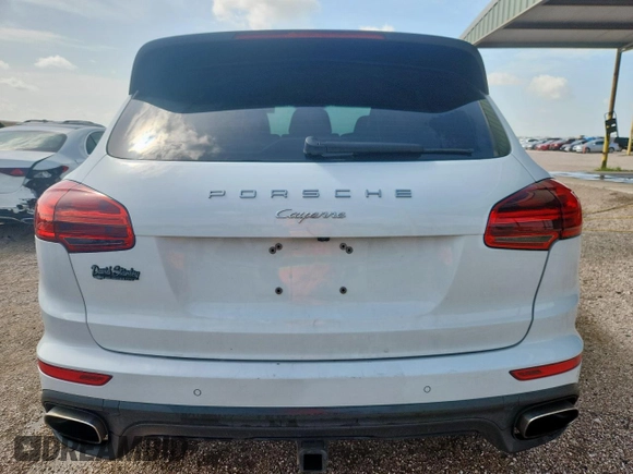2017 Porsche Cayenne z VIN WP1AA2A29HKA81091, wystawiony jako Copart lot #63520065 z przebiegiem 113 881 mil mil oraz Czysty tytuł • Clean title. Historia ofert i sprzedaży dostępna na DreamBid. Obrazek 6.