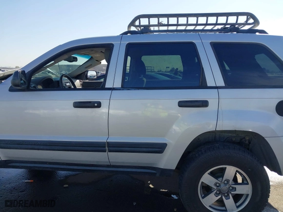 2005 Jeep Grand Cherokee Laredo with VIN 1J4HR48N45C628711, listed as a IAAI auction lot 42004501 with 147,047 mi miles. Bid and sale history available at carsss.com. Image 14.