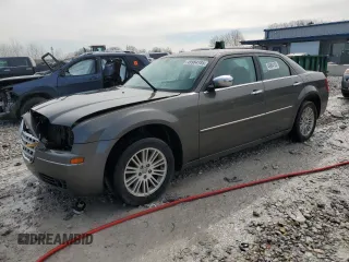 2010 Chrysler 300 Touring z VIN 2C3CA5CV5AH193519, wystawiony jako Copart lot #49984185 z przebiegiem 166 849 mil mil oraz Czysty tytuł • Clean title. Historia ofert i sprzedaży dostępna na DreamBid. Obrazek 1.
