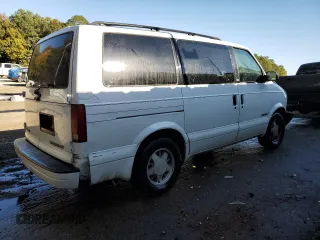 2000 Chevrolet Astro with VIN 1GNDM19W8YB158337, listed as a Copart auction lot 77418574 with Not Provided miles and Salvage Title. Bid and sale history available at carsss.com. Image 3.