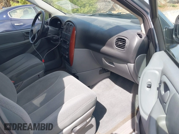 2005 Chrysler Town & Country with VIN 1C4GP45R35B391570, listed as a IAAI auction lot 42051699 with 92,278 mi miles. Bid and sale history available at carsss.com. Image 5.
