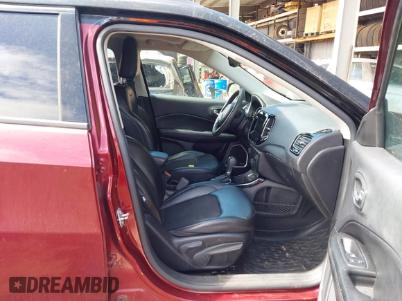 2021 Jeep Compass Latitude z VIN 3C4NJCBB0MT510361, wystawiony jako IAAI lot #42283289 z przebiegiem 37 468 mil mil oraz . Historia ofert i sprzedaży dostępna na DreamBid. Obrazek 5.