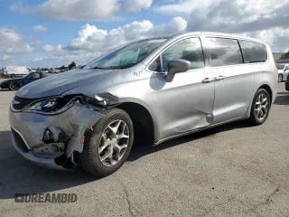 2018 Chrysler Pacifica Touring Plus with VIN 2C4RC1FG8JR126106, listed as a Copart auction lot 51333145 with 138,137 mi miles and Salvage Title. Bid and sale history available at DreamBid. Image 1.