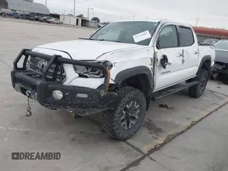 2017 Toyota Tacoma SR5 z VIN 5TFCZ5AN3HX109338, wystawiony jako IAAI lot #41336668 z przebiegiem 95 748 mil mil oraz . Historia ofert i sprzedaży dostępna na DreamBid. Obrazek 2.
