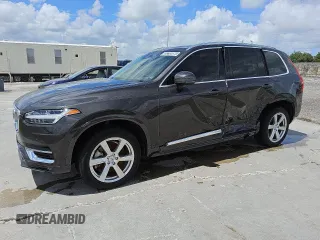 2024 Volvo XC90 z VIN YV4062PK9R1164871, wystawiony jako Copart lot #55235605 z przebiegiem 56 515 mil mil oraz Czysty tytuł • Clean title. Historia ofert i sprzedaży dostępna na DreamBid. Obrazek 1.