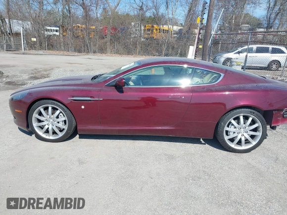2005 Aston Martin DB9 z VIN SCFAD01A75GA01262, wystawiony jako IAAI lot #41937486 z przebiegiem 35 538 mil mil oraz . Historia ofert i sprzedaży dostępna na DreamBid. Obrazek 14.