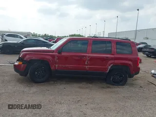 2016 Jeep Patriot Sport z VIN 1C4NJPBB4GD777312, wystawiony jako IAAI lot #41906384 z przebiegiem 154 751 mil mil oraz . Historia ofert i sprzedaży dostępna na DreamBid. Obrazek 14.