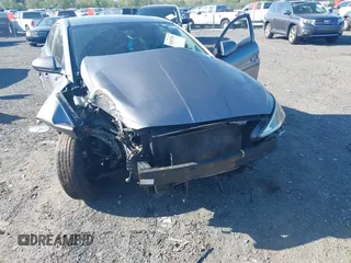 2019 Hyundai Elantra SE z VIN 5NPD74LF3KH453524, wystawiony jako IAAI lot #42062706 z przebiegiem 109 095 mil mil oraz . Historia ofert i sprzedaży dostępna na DreamBid. Obrazek 6.