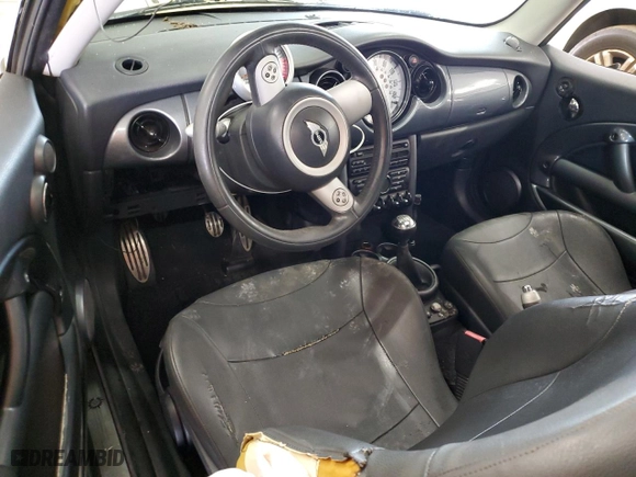 2004 MINI Cooper Hardtop S with VIN WMWRE33474TD85294, listed as a Copart auction lot 44317695 with 115,021 mi miles and Salvage Title. Bid and sale history available at carsss.com. Image 8.