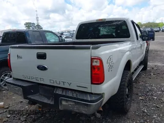 2012 Ford F-250 XL z VIN 1FT7X2B68CEC83648, wystawiony jako IAAI lot #42006789 z przebiegiem 322 286 mil mil oraz . Historia ofert i sprzedaży dostępna na DreamBid. Obrazek 4.