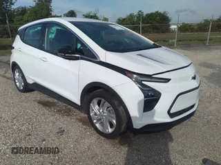 2023 Chevrolet Bolt EV 1LT z VIN 1G1FW6S07P4109852, wystawiony jako IAAI lot #42054012 z przebiegiem 39 708 mil mil oraz . Historia ofert i sprzedaży dostępna na DreamBid. Obrazek 1.