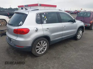 2012 Volkswagen Tiguan SE z VIN WVGAV7AX4CW520340, wystawiony jako IAAI lot #42294414 z przebiegiem 120 009 mil mil oraz . Historia ofert i sprzedaży dostępna na DreamBid. Obrazek 4.