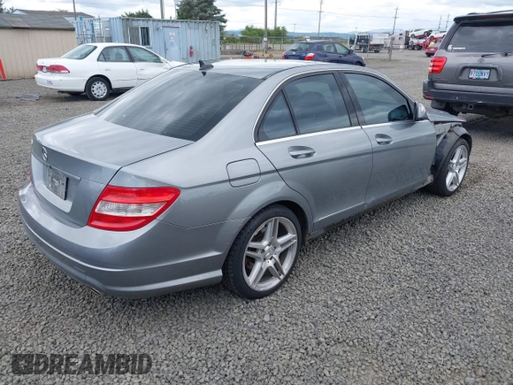 2008 Mercedes-Benz C 300 Sport z VIN WDDGF54X88R014131, wystawiony jako IAAI lot #42322775 z przebiegiem 153 237 mil mil oraz . Historia ofert i sprzedaży dostępna na DreamBid. Obrazek 4.