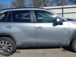 2020 Toyota RAV4 XLE Premium with VIN JTMC1RFV7LJ021069, listed as a IAAI auction lot 41701623 with 25,459 mi miles. Bid and sale history available at carsss.com. Image 13.