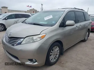 2015 Toyota Sienna XLE с VIN 5TDYK3DC4FS677254, выставлен на аукционе IAAI как лот 41708885 с пробегом 122 637 миль миль и . История ставок и продаж доступна на DreamBid. Изображение 17.