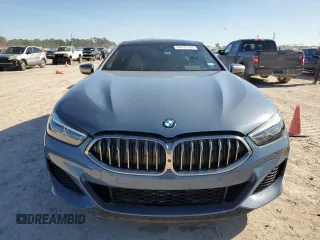 2022 BMW 8 Series M850i z VIN WBAGV8C08NCK07510, wystawiony jako Copart lot #84925344 z przebiegiem 16 955 mil mil oraz Szkody całkowita. Historia ofert i sprzedaży dostępna na DreamBid. Obrazek 5.