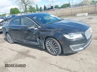 2017 Lincoln MKZ Select z VIN 3LN6L5D93HR622610, wystawiony jako IAAI lot #42210216 z przebiegiem 67 941 mil mil oraz . Historia ofert i sprzedaży dostępna na DreamBid. Obrazek 1.