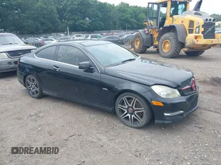 2014 Mercedes-Benz C 250 z VIN WDDGJ4HB3EG281529, wystawiony jako IAAI lot #39834180 z przebiegiem Nie podano mil oraz . Historia ofert i sprzedaży dostępna na DreamBid. Obrazek 1.