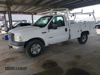 2007 Ford F-350 z VIN 1FDWF30PX7EB08092, wystawiony jako Copart lot #45432805 z przebiegiem 163 816 mil mil oraz Czysty tytuł • Clean title. Historia ofert i sprzedaży dostępna na DreamBid. Obrazek 1.