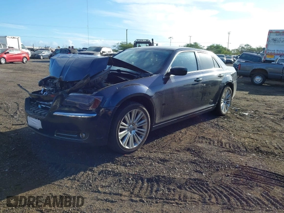 2011 Chrysler 300 Limited z VIN 2C3CA5CG3BH573543, wystawiony jako IAAI lot #41862364 z przebiegiem 165 573 mil mil oraz . Historia ofert i sprzedaży dostępna na DreamBid. Obrazek 18.