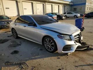 2018 Mercedes-Benz E 300 с VIN WDDZF4KBXJA385404, выставлен на аукционе Copart как лот 48992845 с пробегом 134 552 миль миль и На запчасти • Non repairable. История ставок и продаж доступна на DreamBid. Изображение 4.