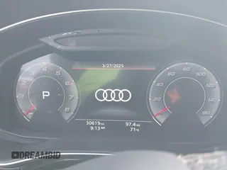 2022 Audi SQ8 Prestige z VIN WA1CWBF11ND017665, wystawiony jako IAAI lot #41430807 z przebiegiem 30 619 mil mil oraz . Historia ofert i sprzedaży dostępna na DreamBid. Obrazek 7.