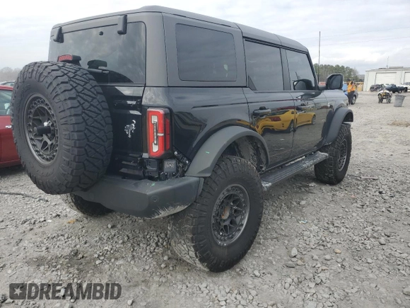 2023 Ford Bronco z VIN 1FMEE5DP5PLB85470, wystawiony jako Copart lot #43462915 z przebiegiem 13 404 mil mil oraz Szkoda całkowita • Salvage title. Historia ofert i sprzedaży dostępna na DreamBid. Obrazek 3.